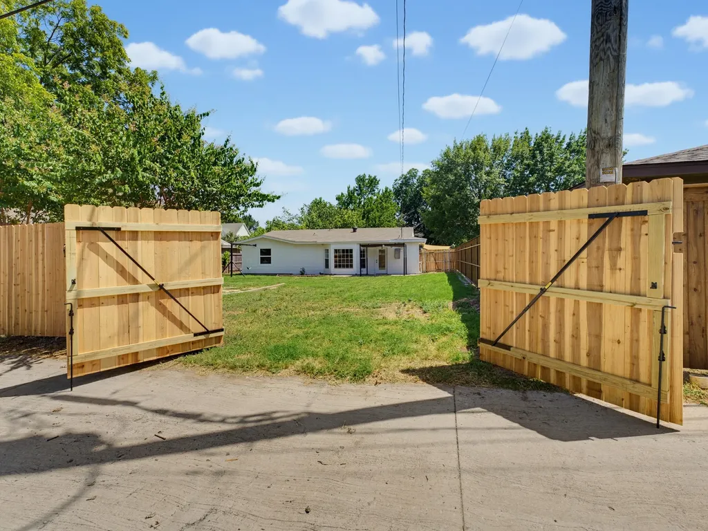 5864 Coleman Street Westworth Village TX 76114