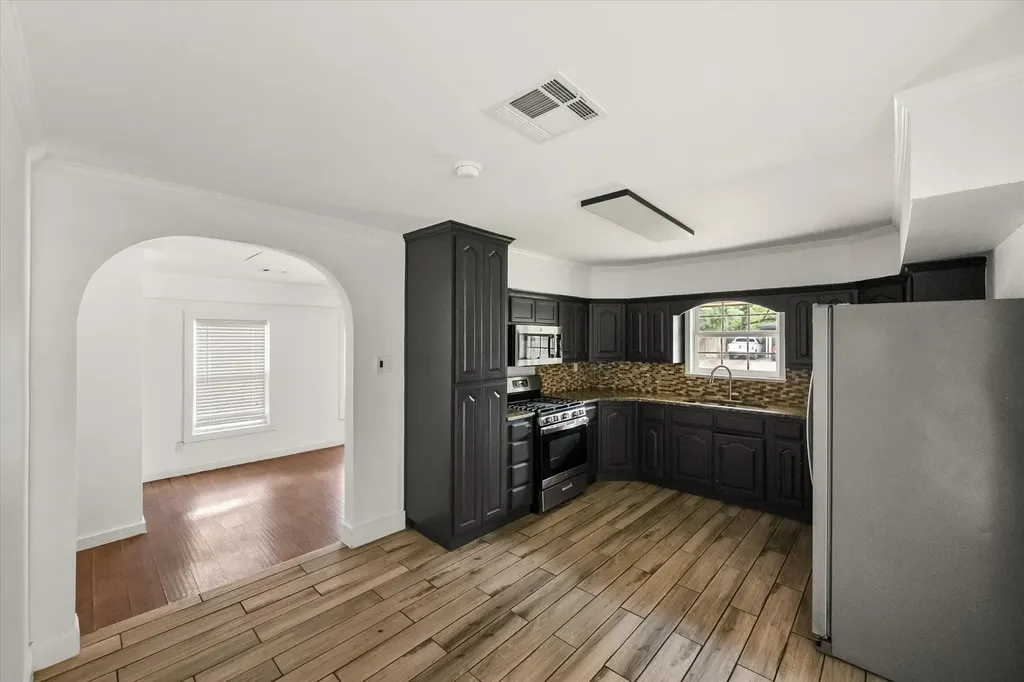 2454 Revere Drive Irving TX 75061