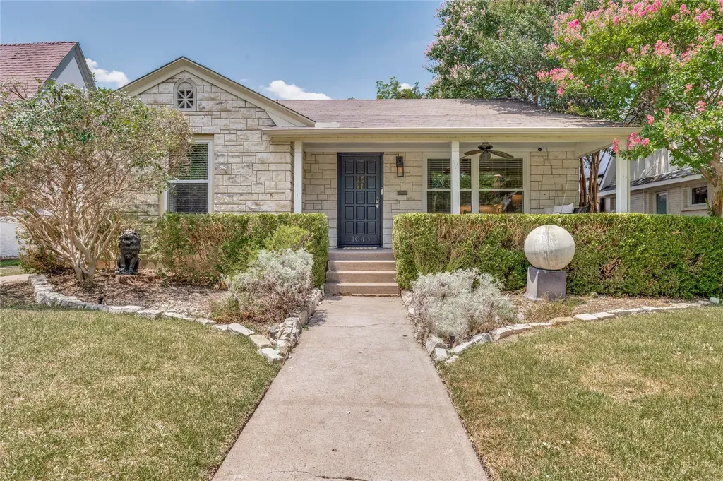1043 N Edgefield Avenue Dallas TX 75208