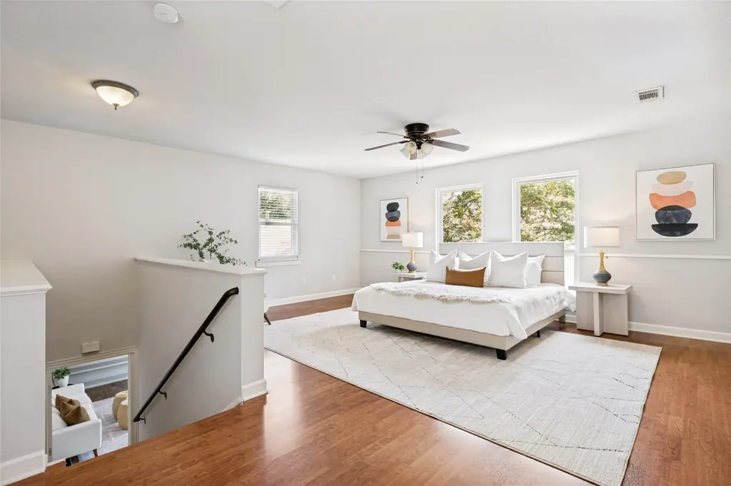 1043 N Edgefield Avenue Dallas TX 75208