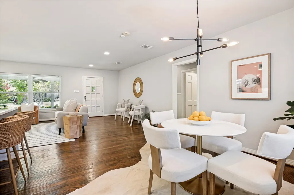 1043 N Edgefield Avenue Dallas TX 75208