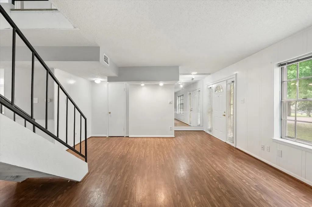 376 Westview Terrace Arlington TX 76013