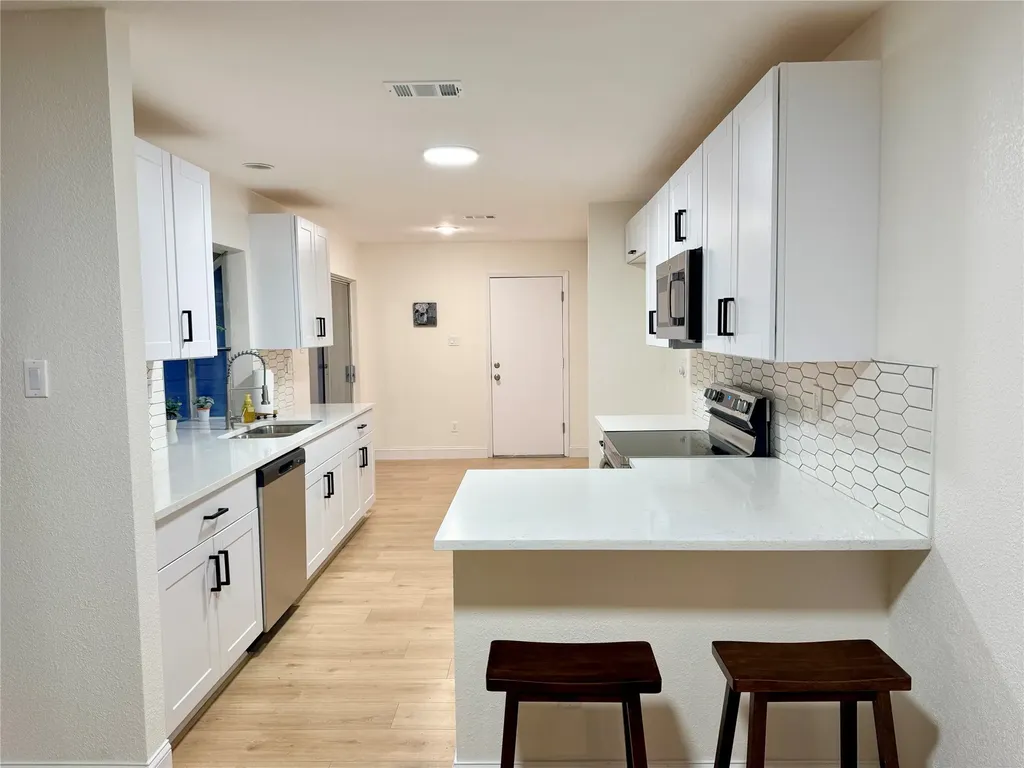 4243 Timberglen Road Dallas TX 75287