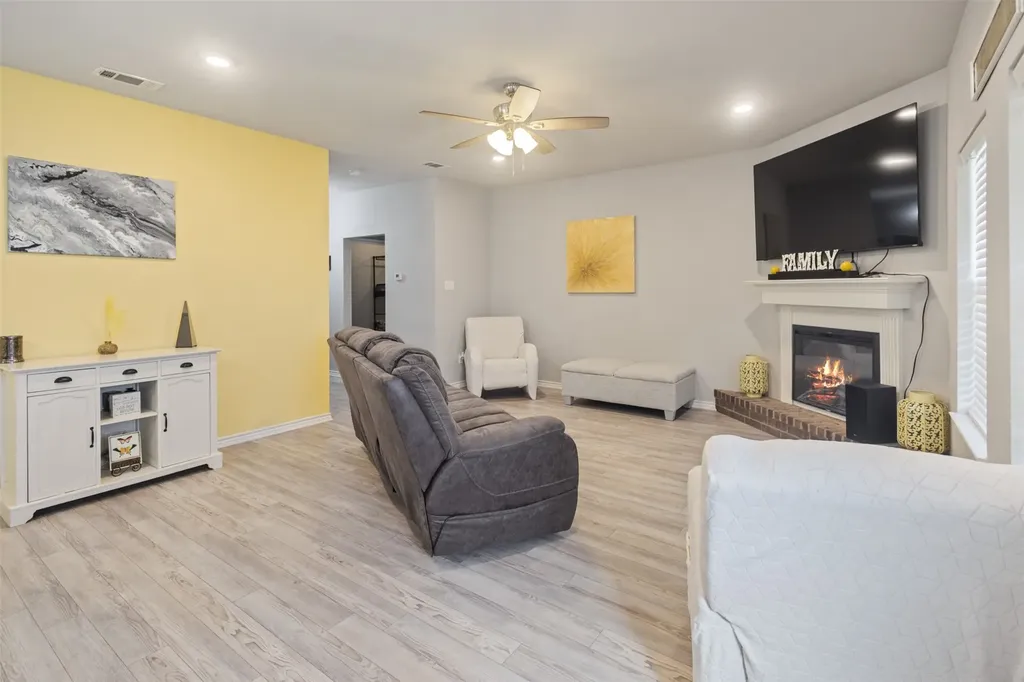591 E Eubank Street Mabank TX 75147