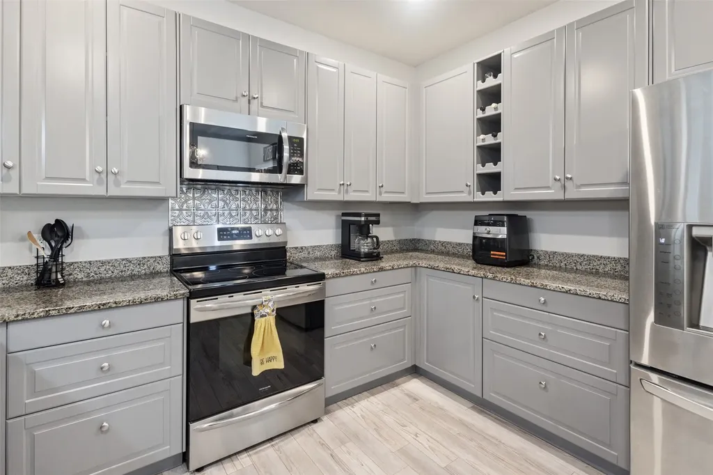 591 E Eubank Street Mabank TX 75147