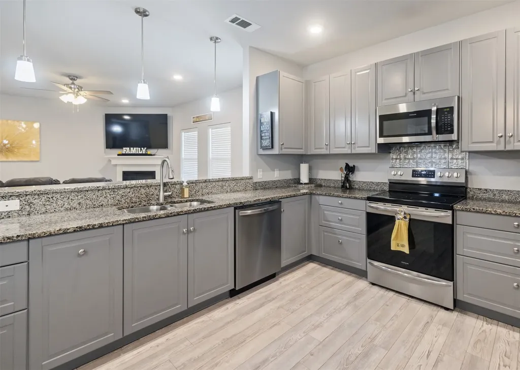 591 E Eubank Street Mabank TX 75147