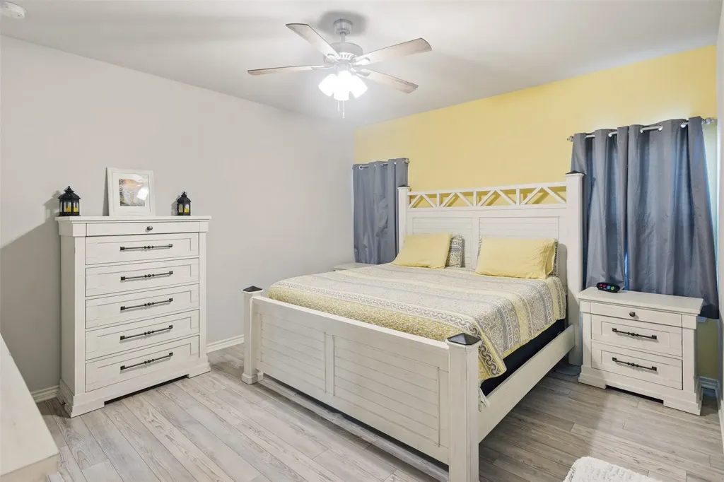 591 E Eubank Street Mabank TX 75147