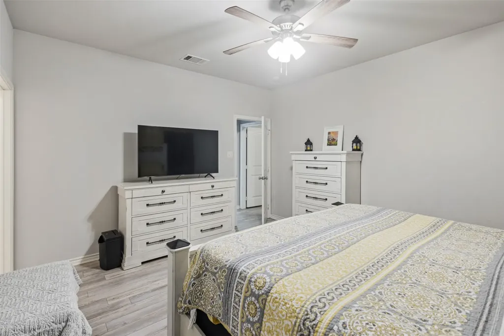 591 E Eubank Street Mabank TX 75147