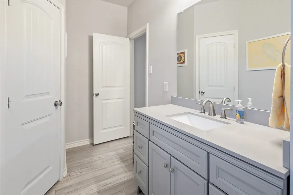591 E Eubank Street Mabank TX 75147