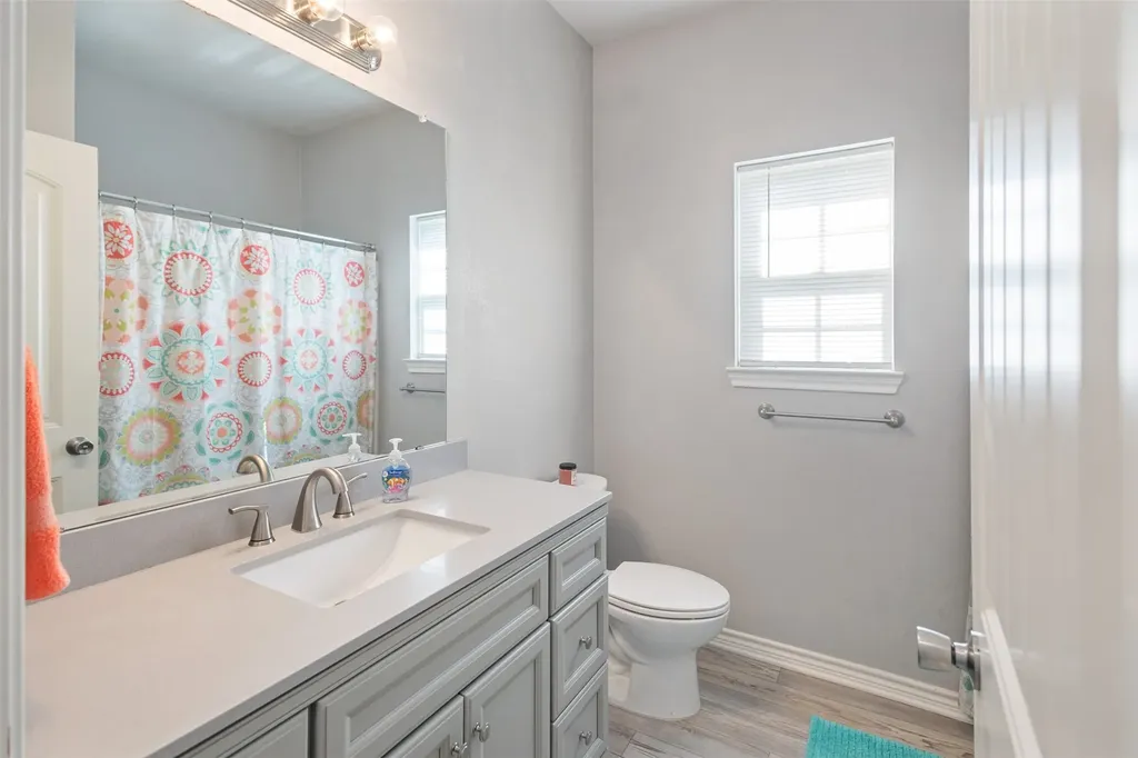 591 E Eubank Street Mabank TX 75147