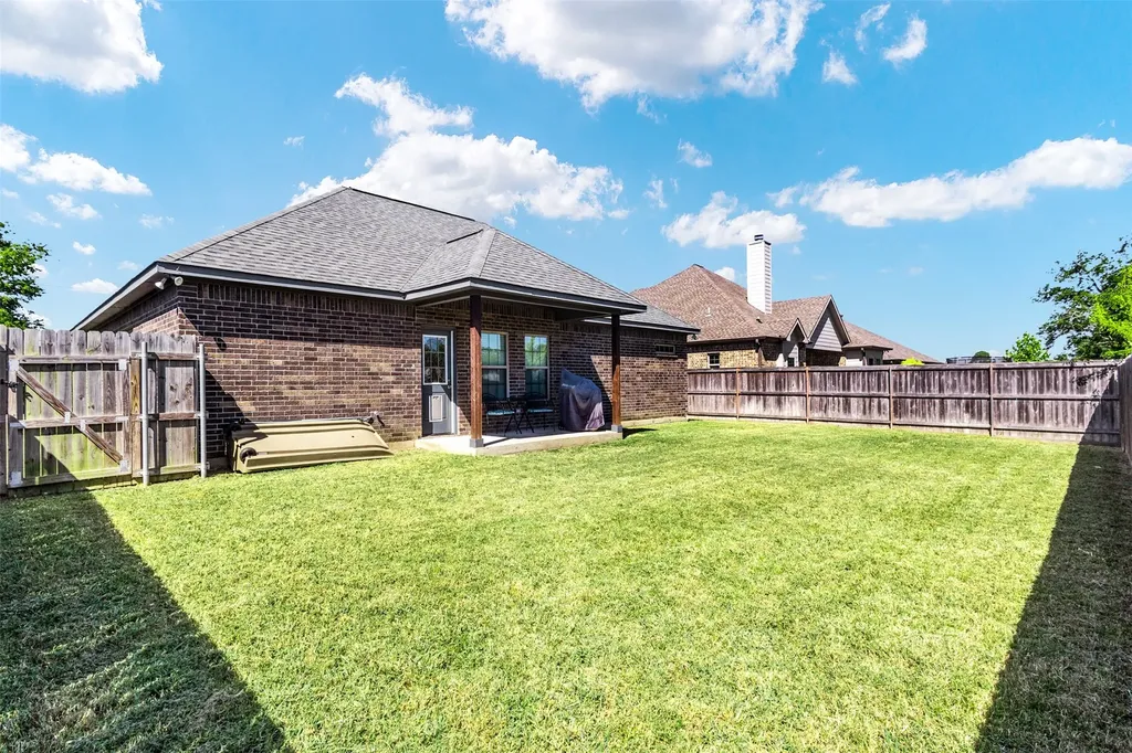 591 E Eubank Street Mabank TX 75147