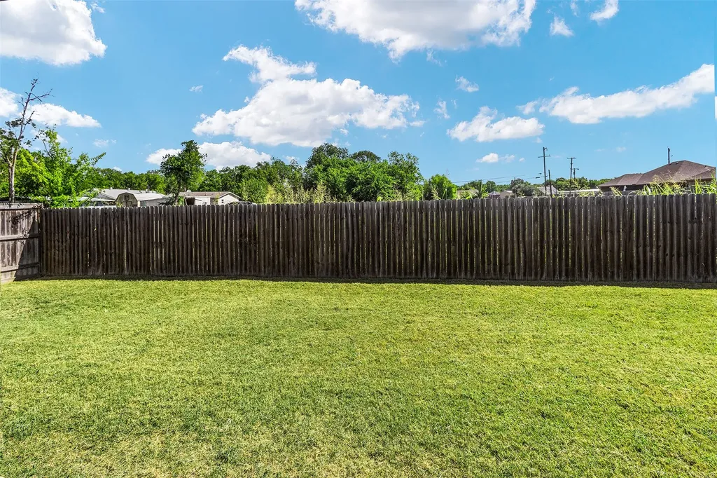 591 E Eubank Street Mabank TX 75147