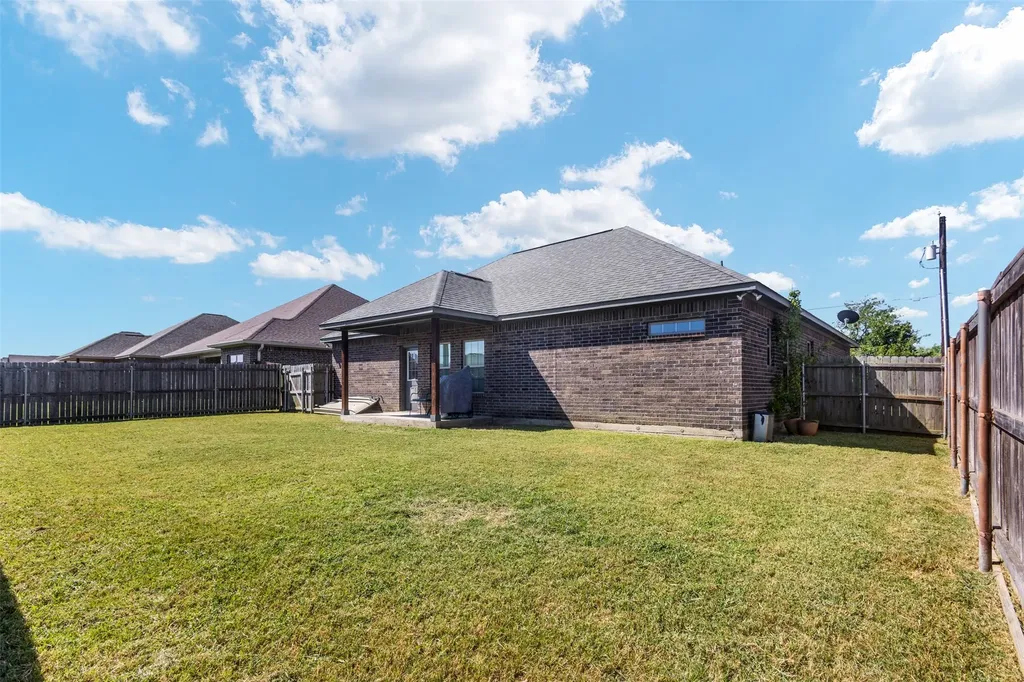 591 E Eubank Street Mabank TX 75147
