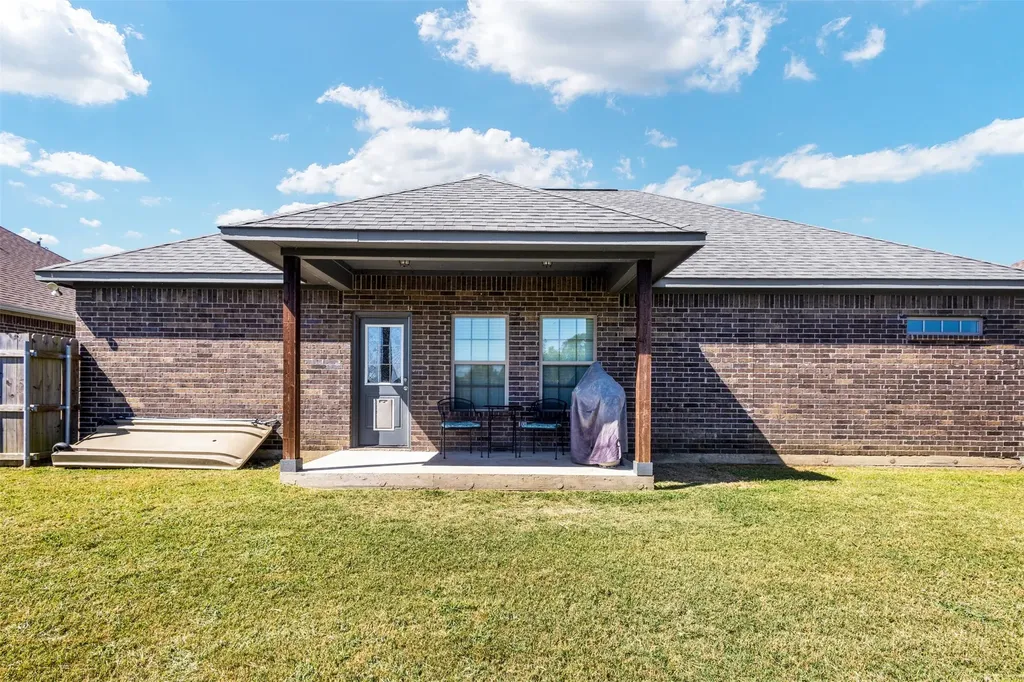 591 E Eubank Street Mabank TX 75147