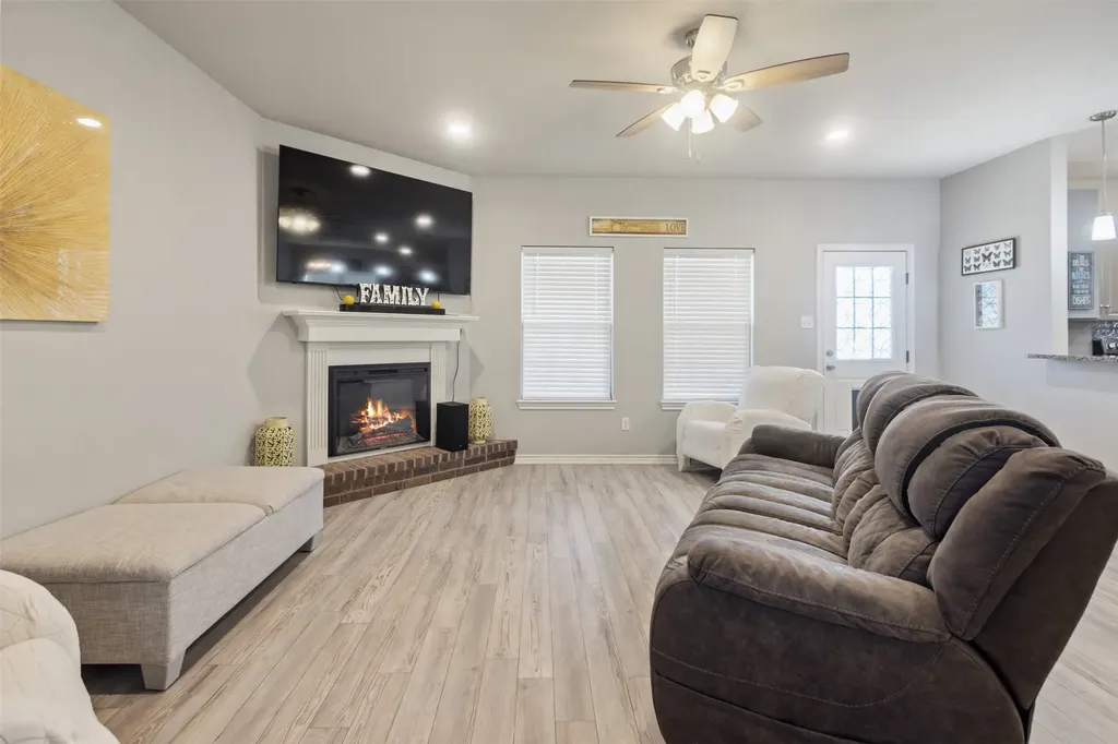 591 E Eubank Street Mabank TX 75147