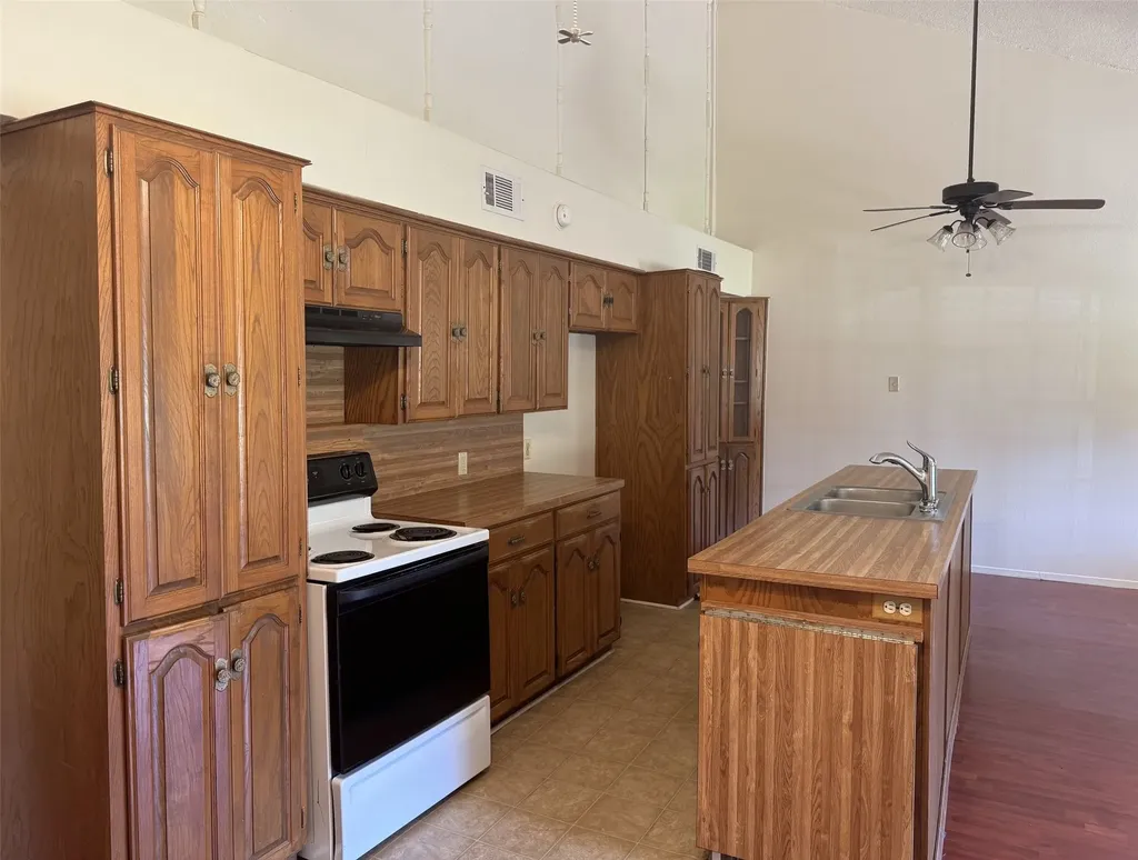 8171 E Mckinney Denton TX 76208
