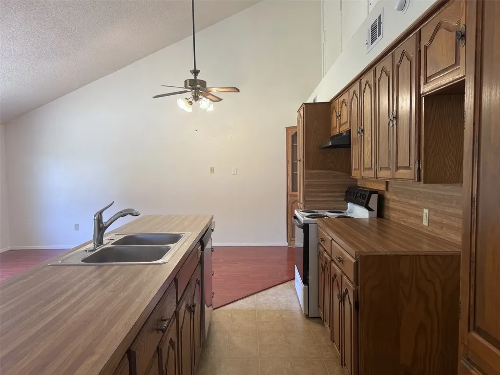 8171 E Mckinney Denton TX 76208