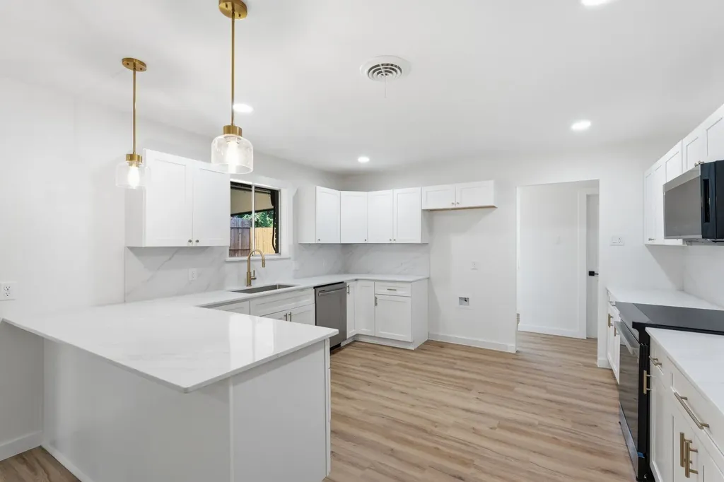 5512 Westcreek Drive Fort Worth TX 76133