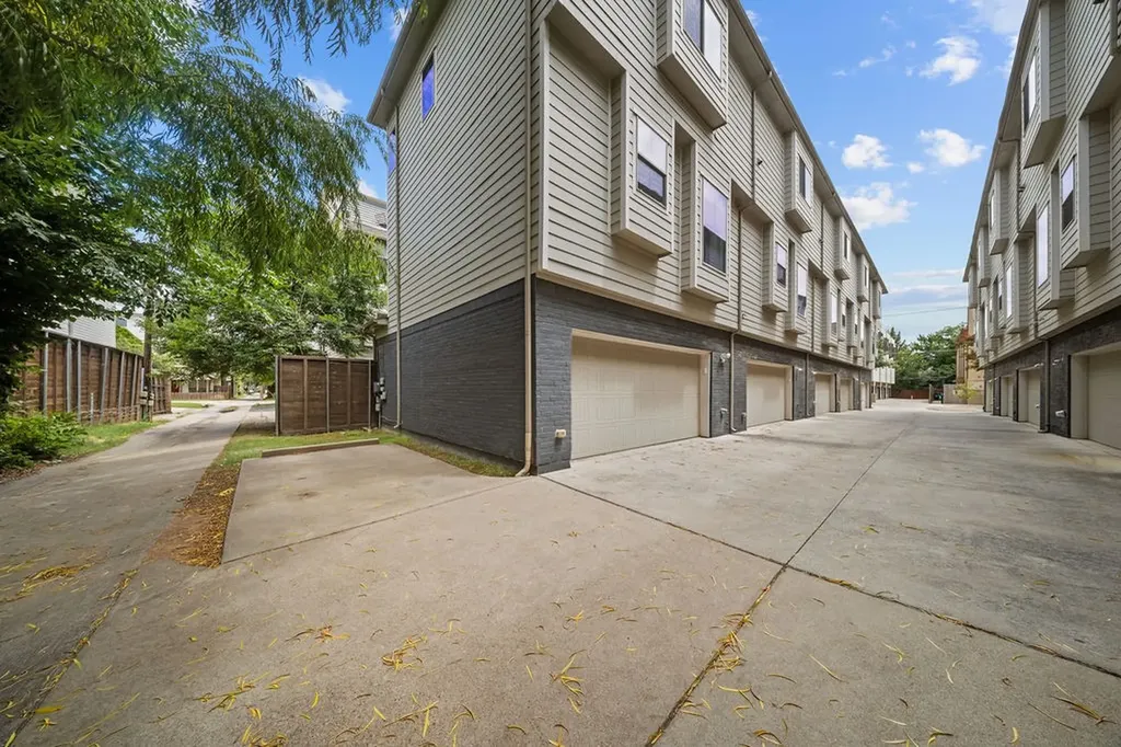 5811 Bryan Parkway Dallas TX 75206
