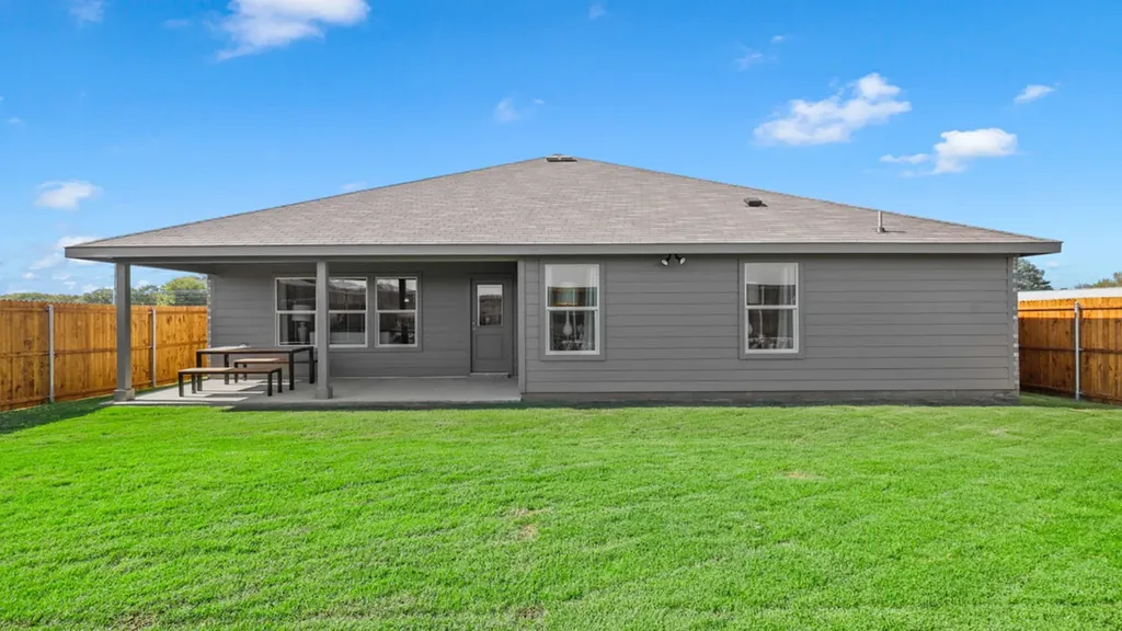 1453 Canterbury Trail Desoto TX 75115
