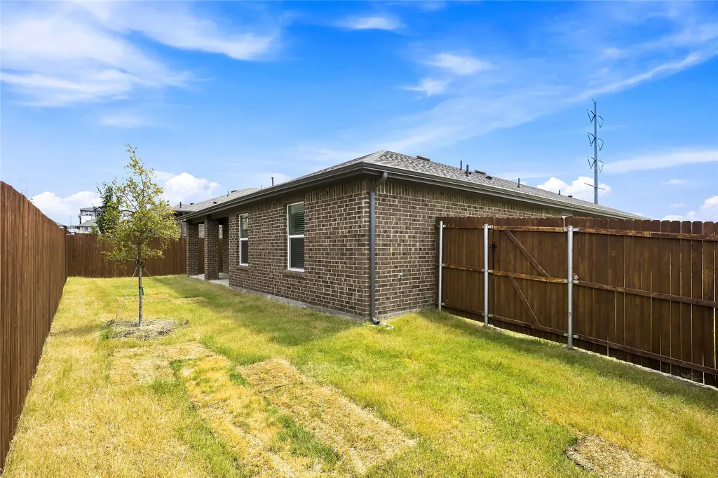 3685 Zenith Road Grand Prairie TX 75052