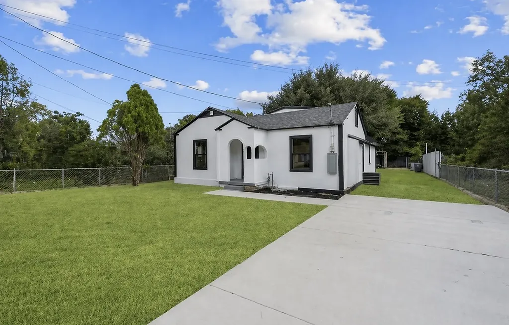 1406 Mentor Avenue Dallas TX 75216