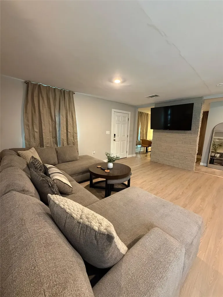 1406 Mentor Avenue Dallas TX 75216