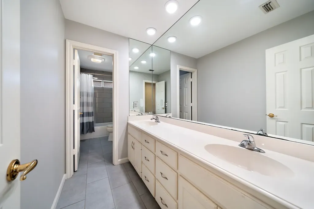 917 Hills Creek Drive Mckinney TX 75072
