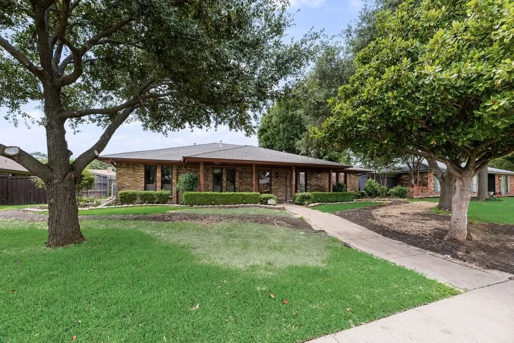 2520 Coleshire Drive Plano TX 75075