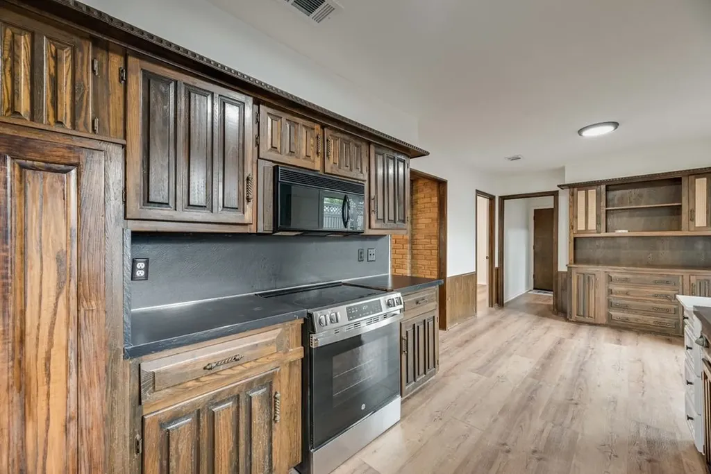 2520 Coleshire Drive Plano TX 75075