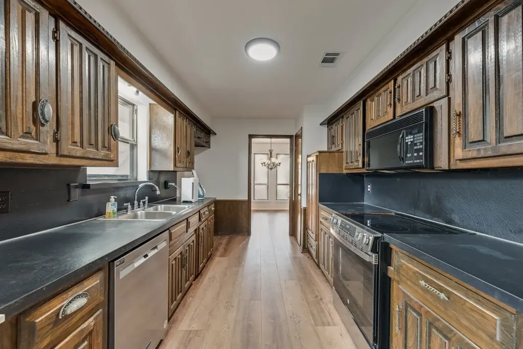 2520 Coleshire Drive Plano TX 75075