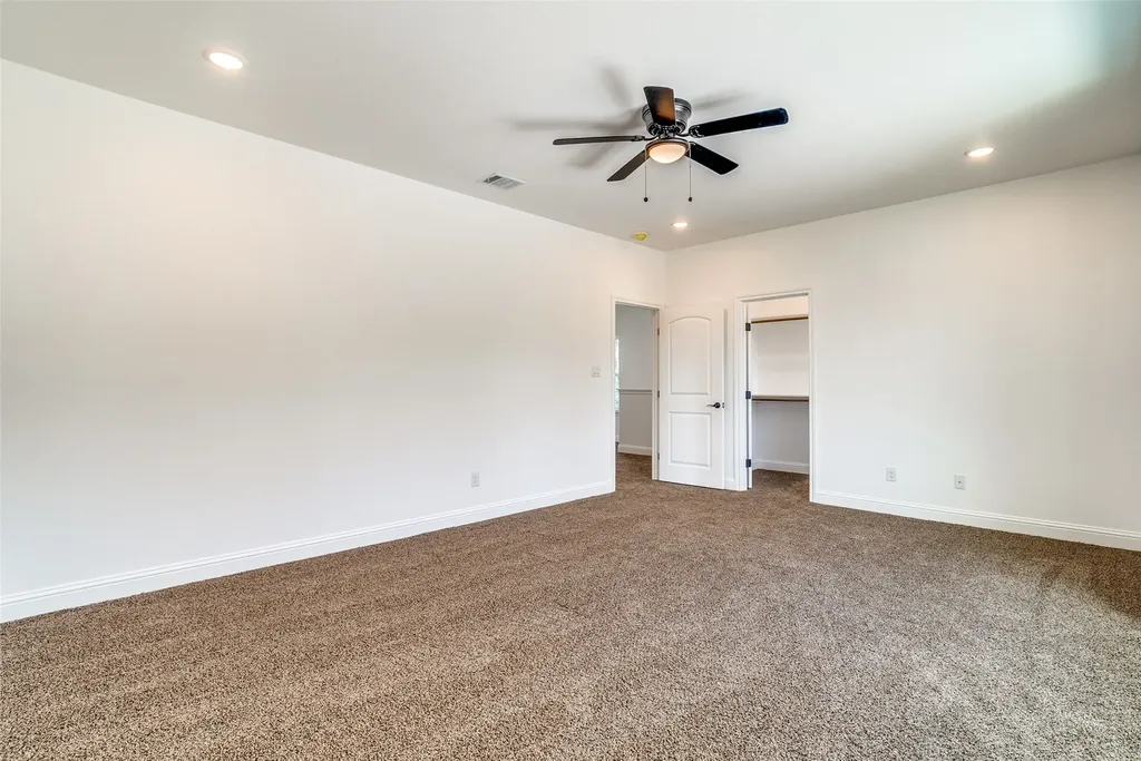 2621 Hillside Drive Granbury TX 76048