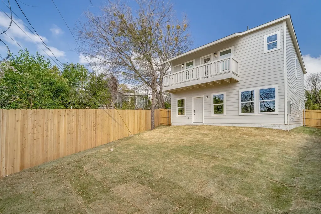 2621 Hillside Drive Granbury TX 76048