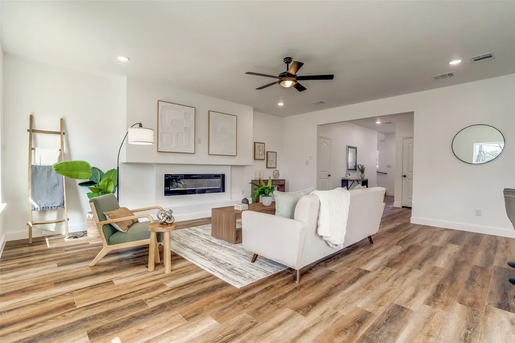 2621 Hillside Drive Granbury TX 76048