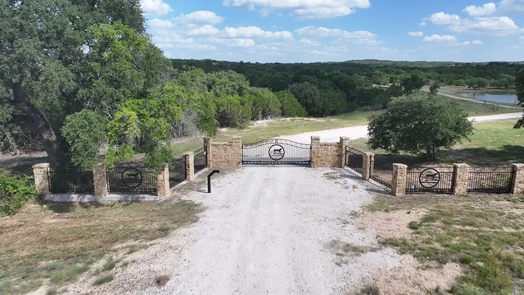 1042 Highway 174 Meridian TX 76665