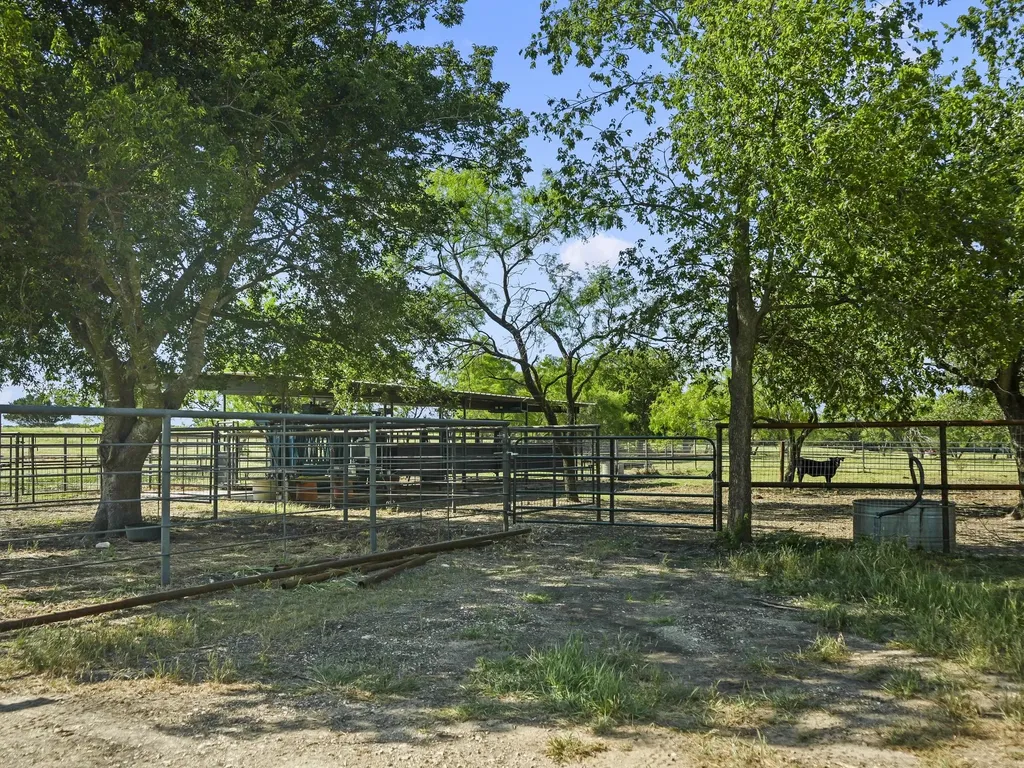 1042 Highway 174 Meridian TX 76665