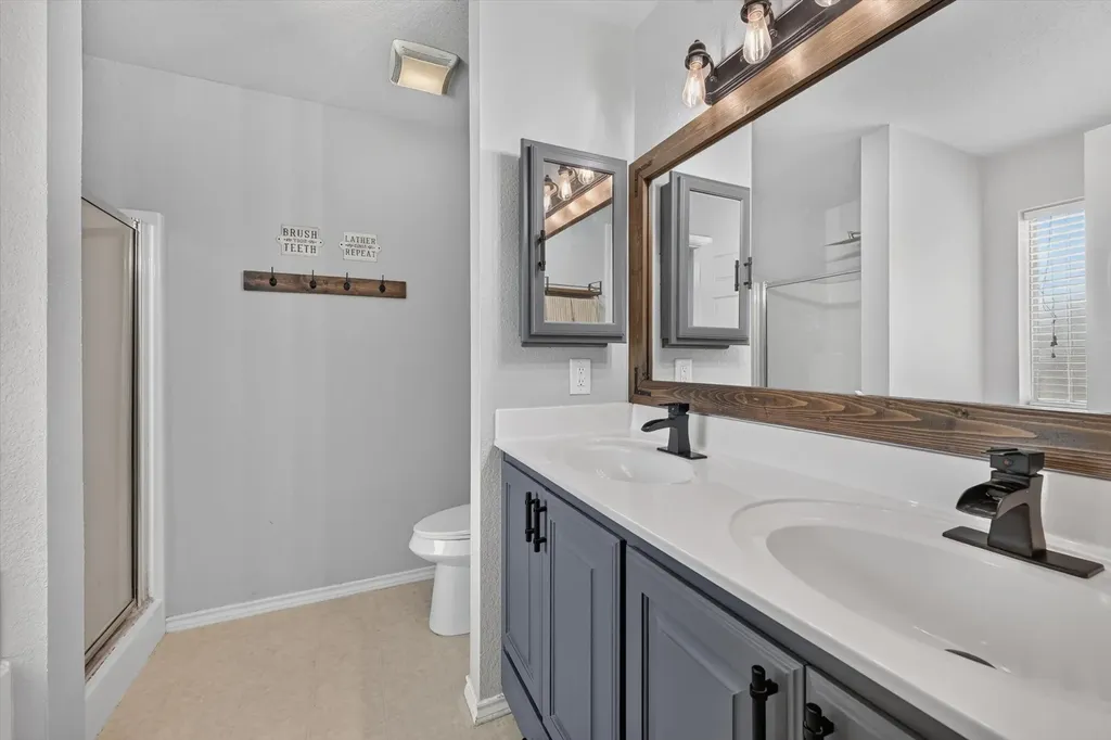 127 N Point Drive Krum TX 76249