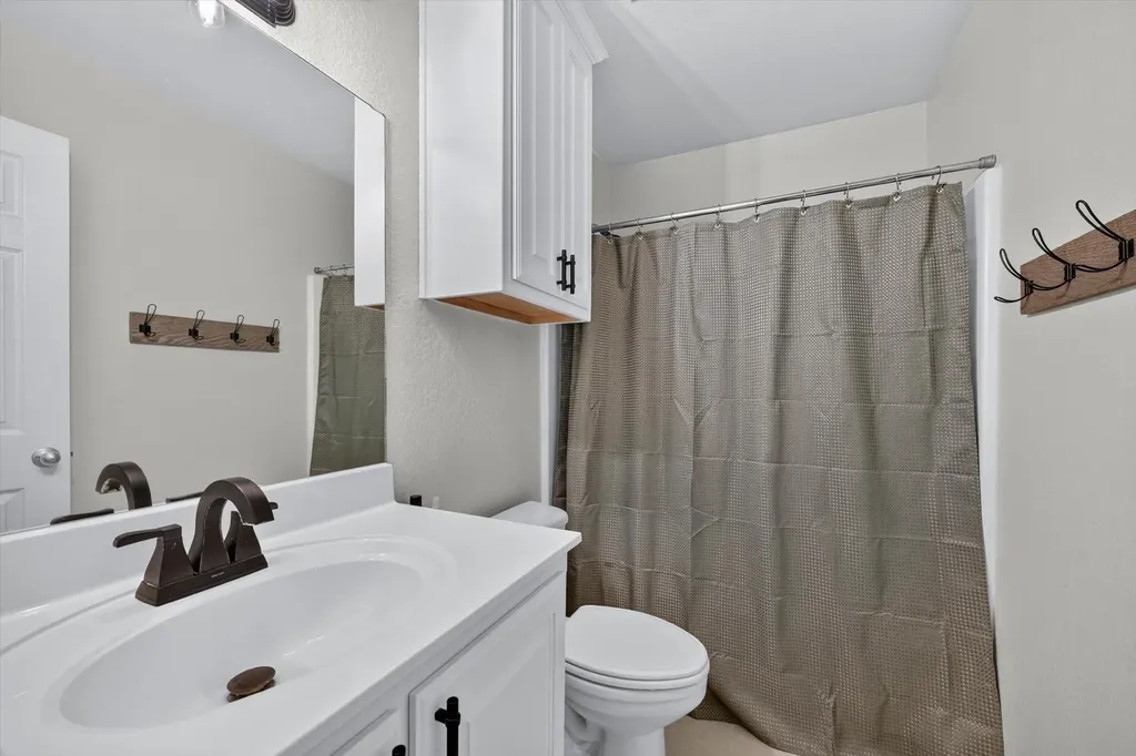 127 N Point Drive Krum TX 76249