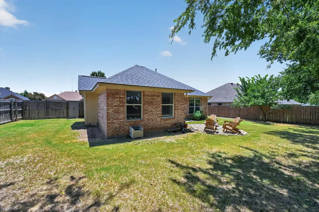 127 N Point Drive Krum TX 76249