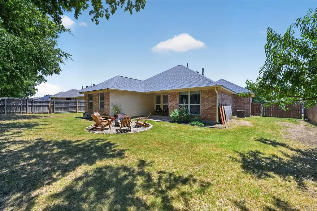 127 N Point Drive Krum TX 76249