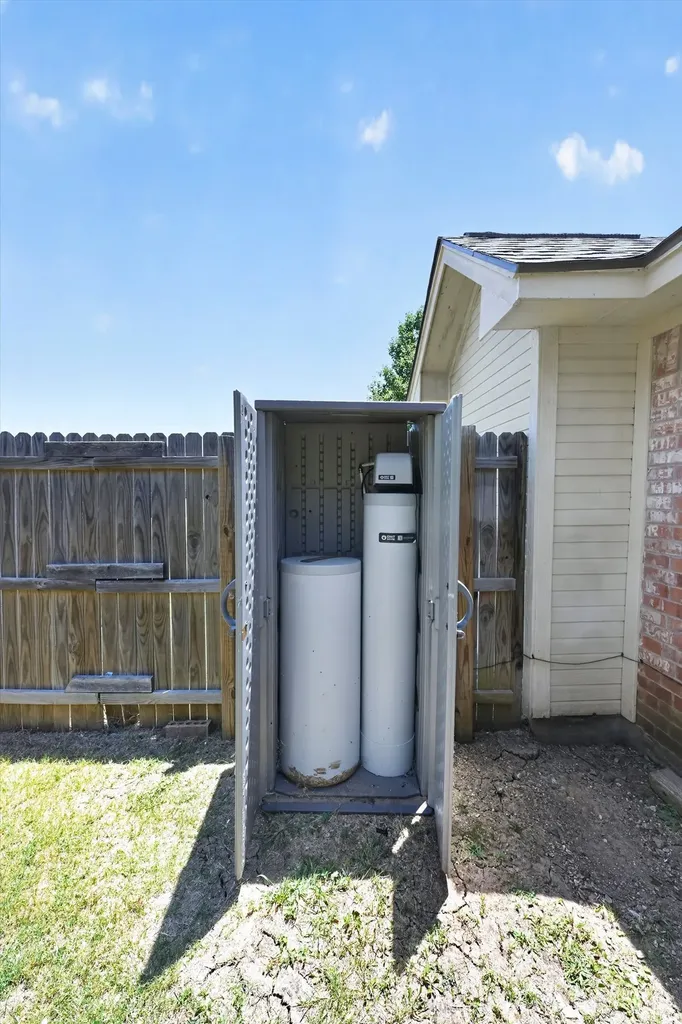 127 N Point Drive Krum TX 76249