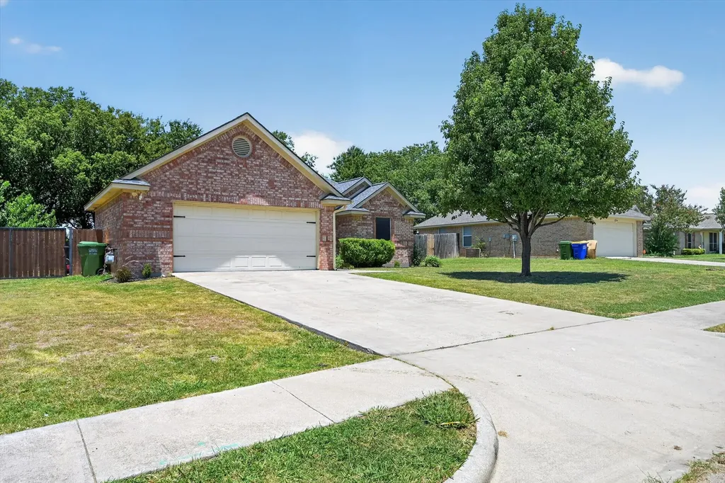 127 N Point Drive Krum TX 76249