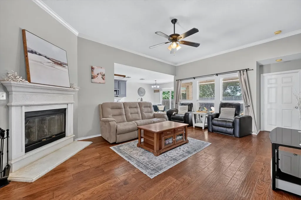 127 N Point Drive Krum TX 76249