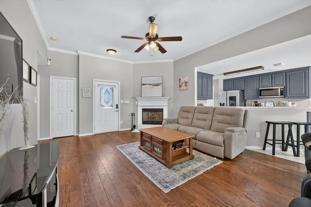 127 N Point Drive Krum TX 76249