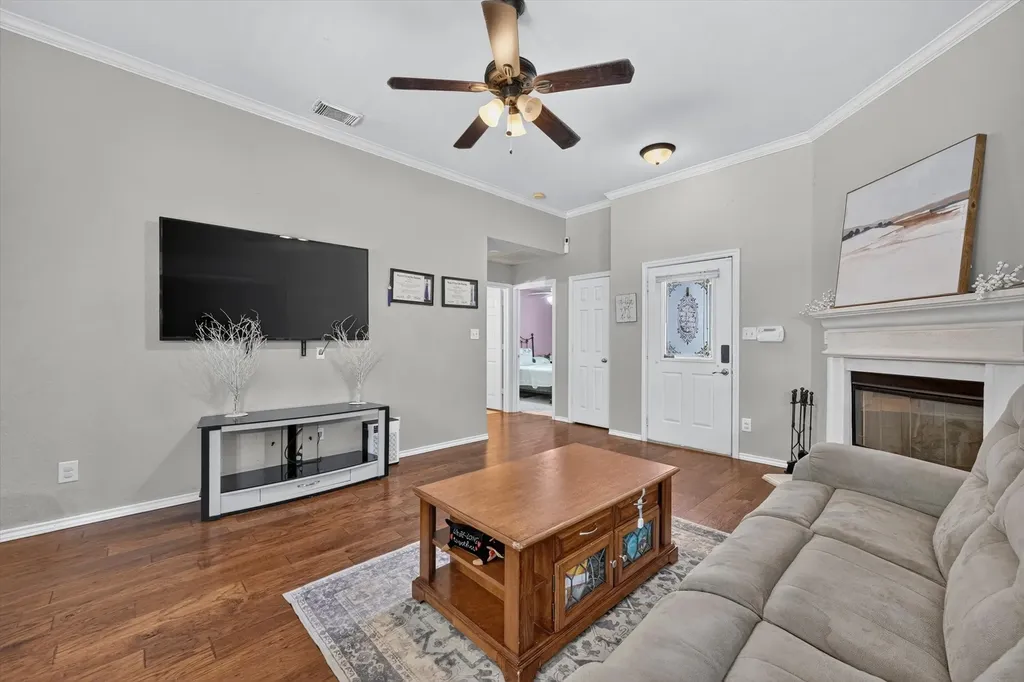 127 N Point Drive Krum TX 76249