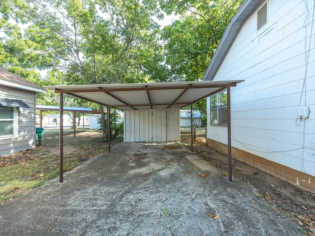 630 W Thompson Street Jacksboro TX 76458