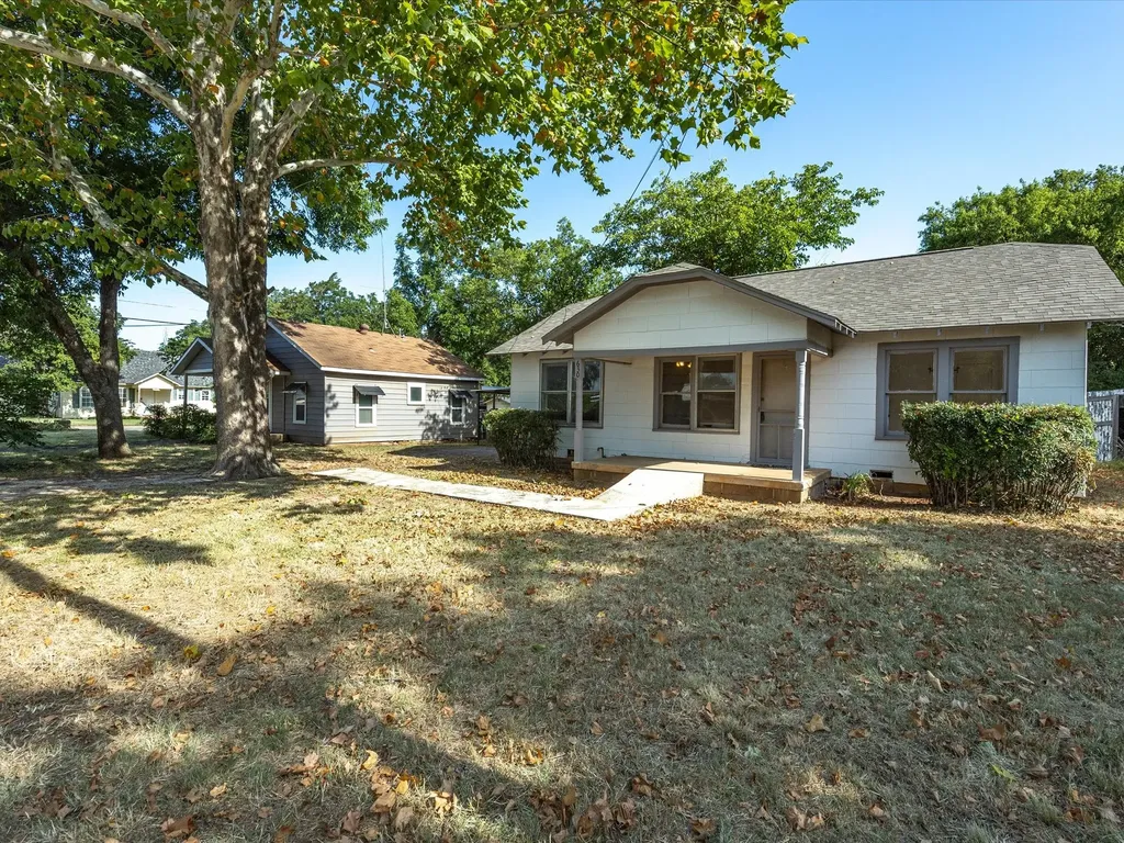 630 W Thompson Street Jacksboro TX 76458