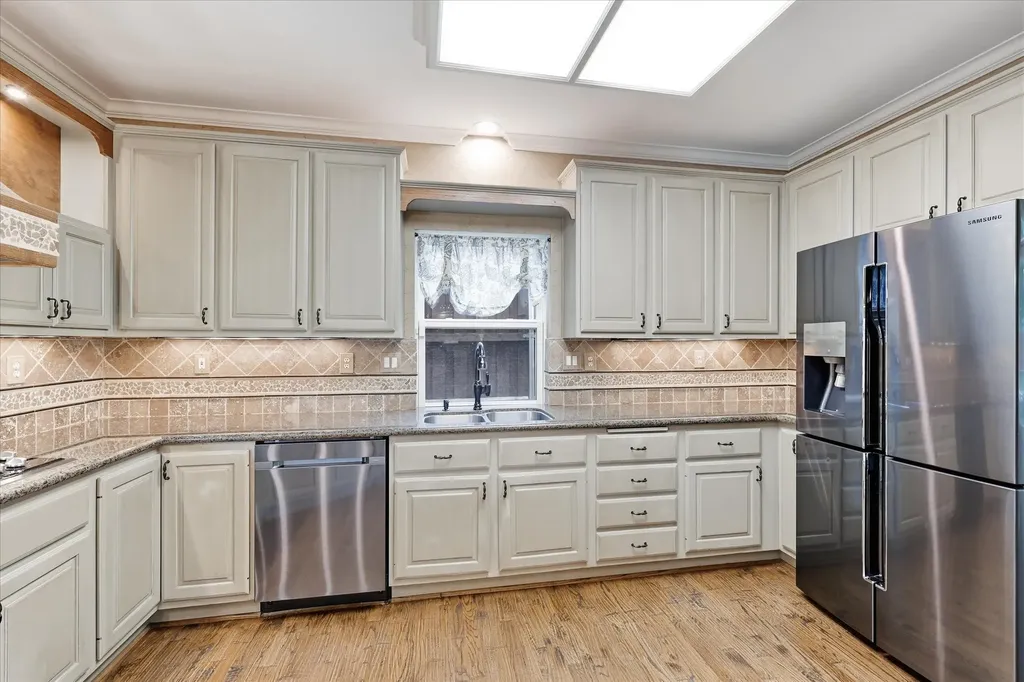 2526 Fallview Lane Carrollton TX 75007