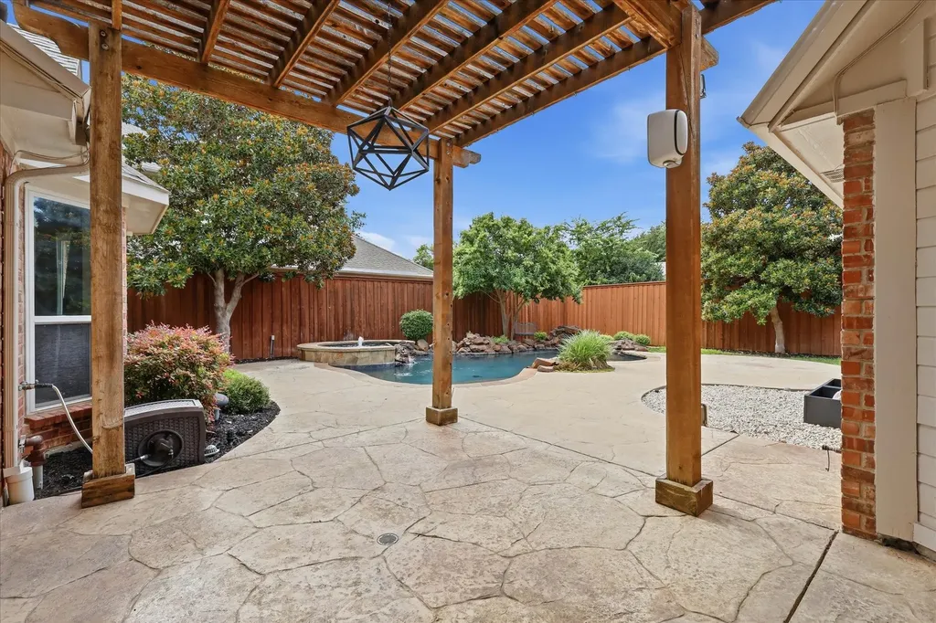 2526 Fallview Lane Carrollton TX 75007
