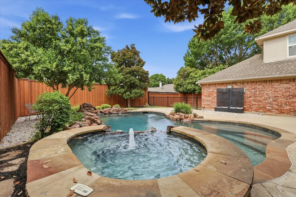 2526 Fallview Lane Carrollton TX 75007